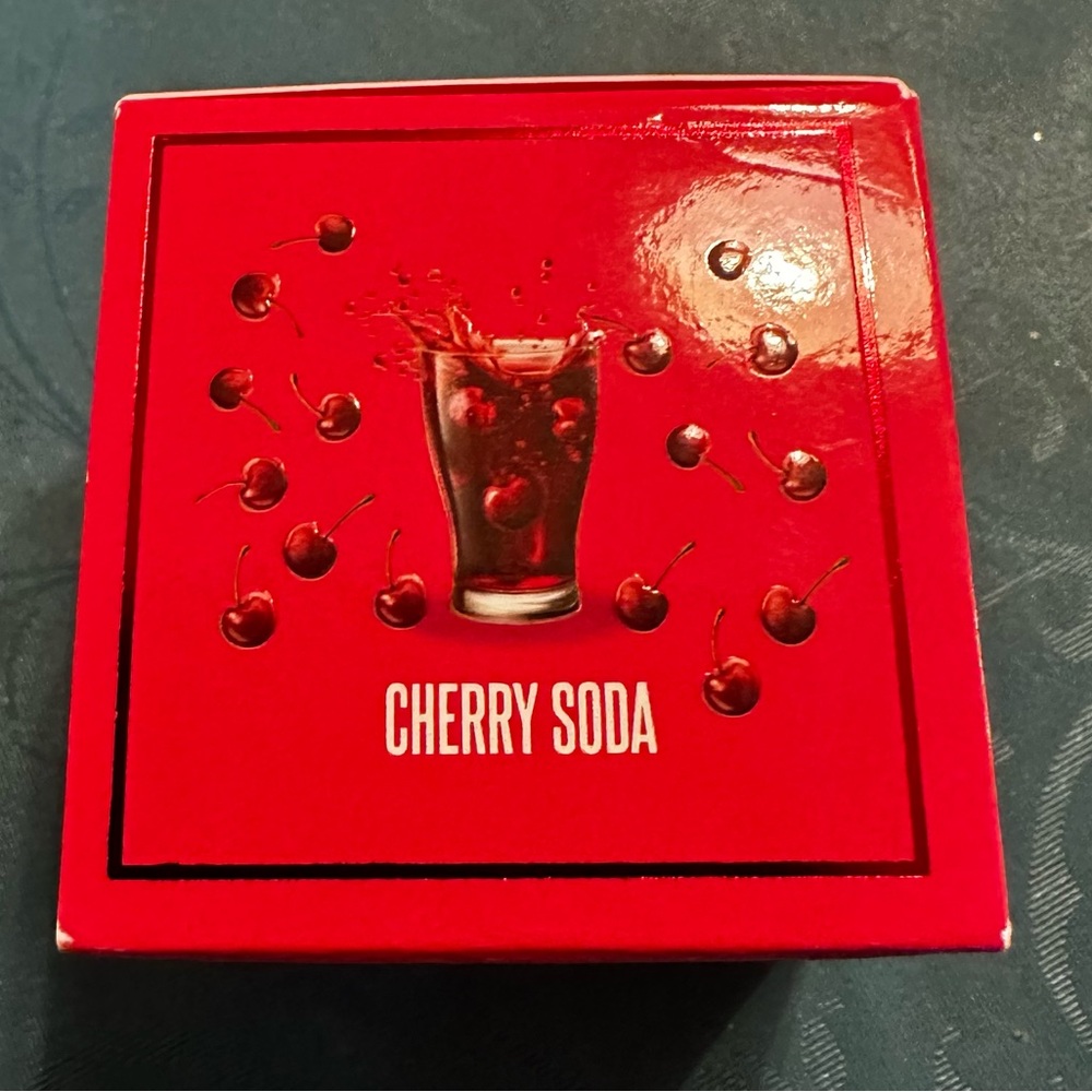 Jeffree Star Velour Lip Scrub - Cherry Soda - Picture 4 of 5